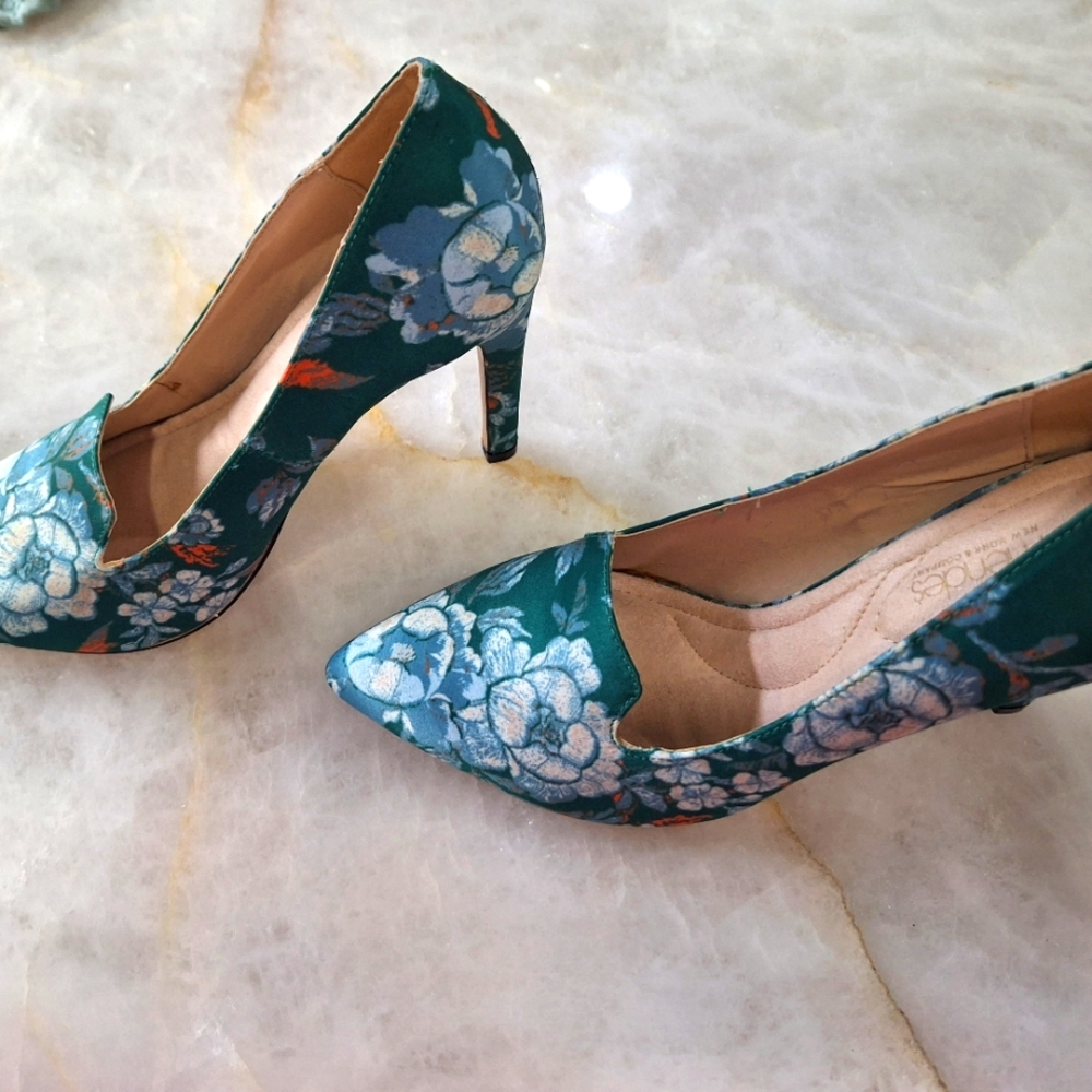 Heels. Floral. Teal.